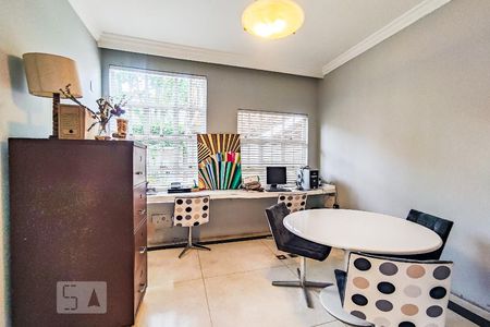 Casa à venda com 750m², 5 quartos e 5 vagasEscritório