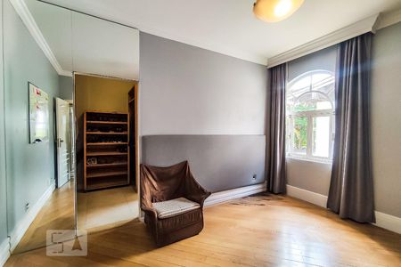 Casa à venda com 750m², 5 quartos e 5 vagasSuíte 4