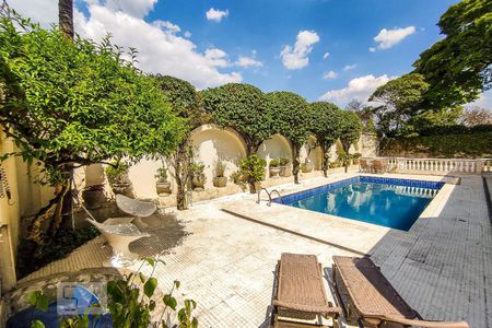 Casa à venda com 750m², 5 quartos e 5 vagasPiscina