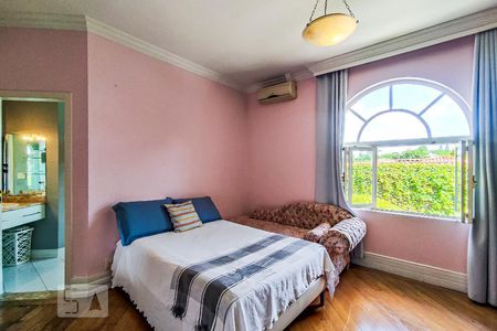 Casa à venda com 750m², 5 quartos e 5 vagasSuíte 1