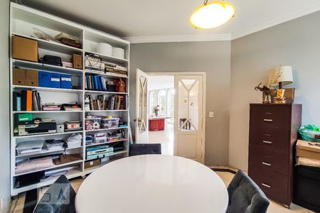 Casa à venda com 750m², 5 quartos e 5 vagasEscritório