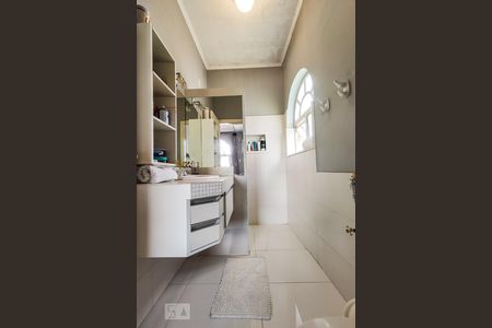 Casa à venda com 750m², 5 quartos e 5 vagasBanheiro Suíte 3