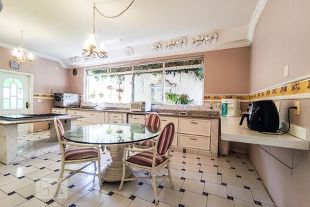 Casa à venda com 750m², 5 quartos e 5 vagasCozinha