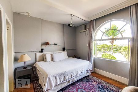 Casa à venda com 750m², 5 quartos e 5 vagasSuíte 3