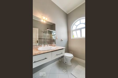 Casa à venda com 750m², 5 quartos e 5 vagasBanheiro Suíte 4