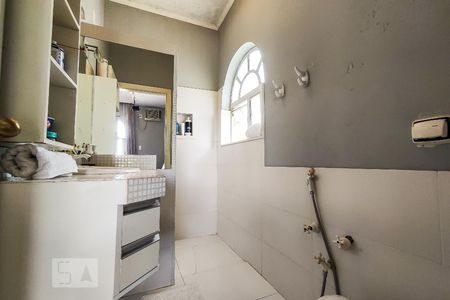 Casa à venda com 750m², 5 quartos e 5 vagasBanheiro Suíte 3