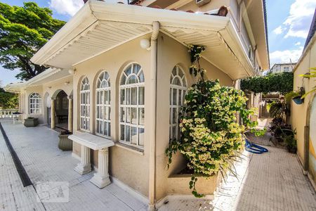 Casa à venda com 750m², 5 quartos e 5 vagasCorredor lateral