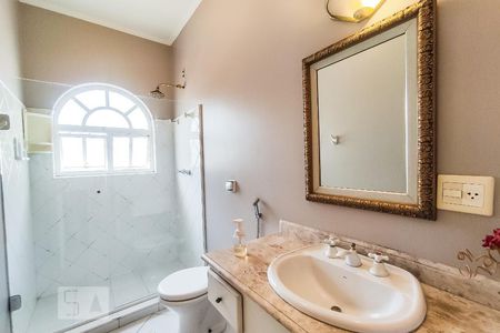 Casa à venda com 750m², 5 quartos e 5 vagasBanheiro Suíte 5