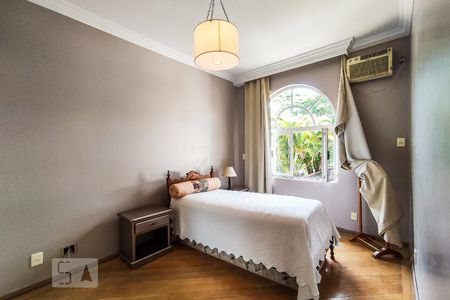 Casa à venda com 750m², 5 quartos e 5 vagasSuíte 5 / Quarto de hóspede