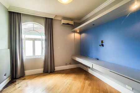 Casa à venda com 750m², 5 quartos e 5 vagasSuíte 4