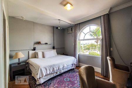 Casa à venda com 750m², 5 quartos e 5 vagasSuíte 3