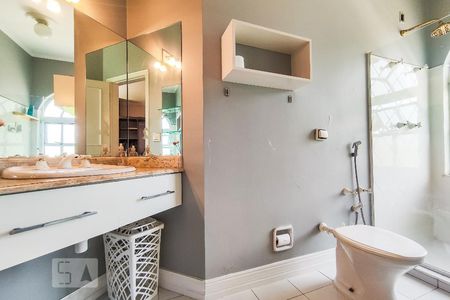 Casa à venda com 750m², 5 quartos e 5 vagasBanheiro Suíte 1