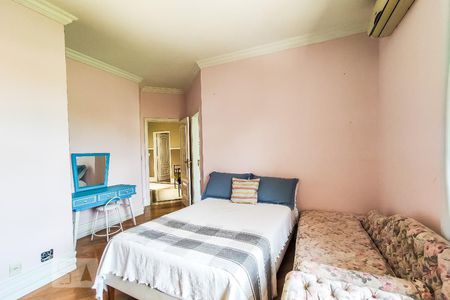 Casa à venda com 750m², 5 quartos e 5 vagasSuíte 1