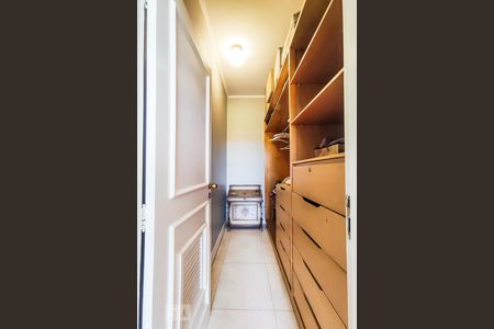 Casa à venda com 750m², 5 quartos e 5 vagasCloset Suíte 1