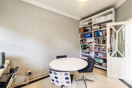 Casa à venda com 750m², 5 quartos e 5 vagasEscritório