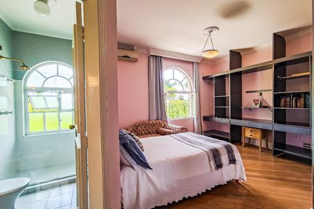 Casa à venda com 750m², 5 quartos e 5 vagasSuíte 1