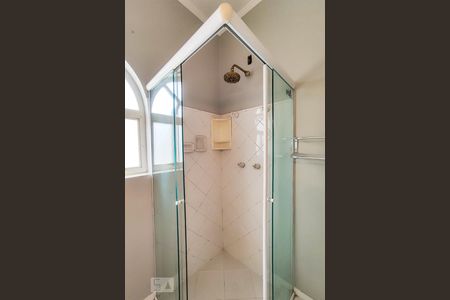 Casa à venda com 750m², 5 quartos e 5 vagasBanheiro Suíte 4