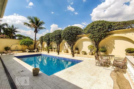 Casa à venda com 750m², 5 quartos e 5 vagasPiscina