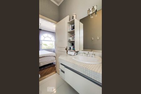 Casa à venda com 750m², 5 quartos e 5 vagasBanheiro Suíte 3