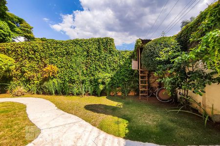 Casa à venda com 750m², 5 quartos e 5 vagasÁrea Externa / Jardim