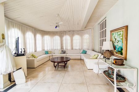 Casa à venda com 750m², 5 quartos e 5 vagasVaranda