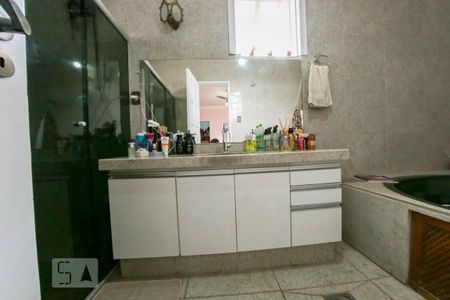 Casa à venda com 410m², 5 quartos e 4 vagas Casa à venda com 410m², 5 quartos e 4 vagasBanheiro da Suíte 1