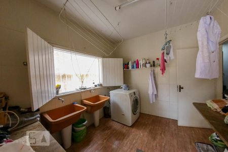 Casa à venda com 410m², 5 quartos e 4 vagas Casa à venda com 410m², 5 quartos e 4 vagasÁrea de Serviço