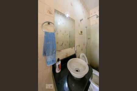 Casa à venda com 410m², 5 quartos e 4 vagas Casa à venda com 410m², 5 quartos e 4 vagasBanheiro Social 2