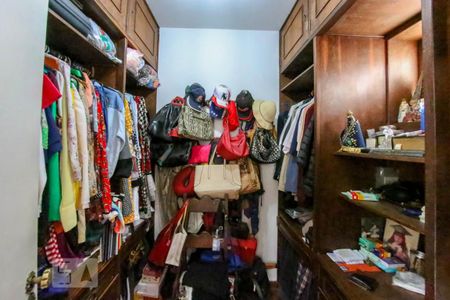 Casa à venda com 410m², 5 quartos e 4 vagas Casa à venda com 410m², 5 quartos e 4 vagasCloset da suíte 1