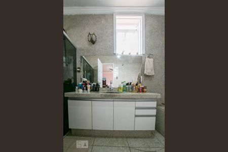 Casa à venda com 410m², 5 quartos e 4 vagas Casa à venda com 410m², 5 quartos e 4 vagasBanheiro da Suíte 1