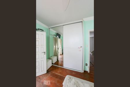 Casa à venda com 410m², 5 quartos e 4 vagas Casa à venda com 410m², 5 quartos e 4 vagasQuarto 1