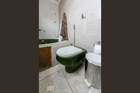 Casa à venda com 410m², 5 quartos e 4 vagas Casa à venda com 410m², 5 quartos e 4 vagasBanheiro da Suíte 1