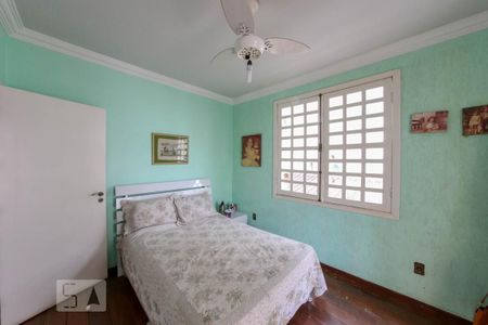 Casa à venda com 410m², 5 quartos e 4 vagas Casa à venda com 410m², 5 quartos e 4 vagasQuarto 1