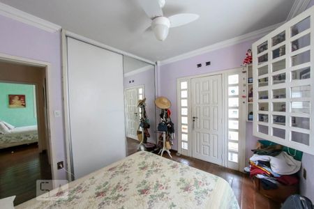 Casa à venda com 410m², 5 quartos e 4 vagas Casa à venda com 410m², 5 quartos e 4 vagasQuarto 3