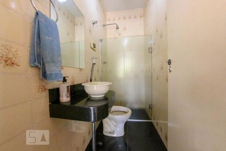 Casa à venda com 410m², 5 quartos e 4 vagas Casa à venda com 410m², 5 quartos e 4 vagasBanheiro Social 2