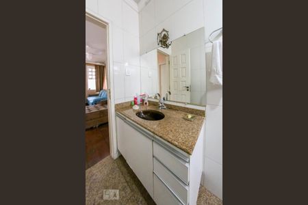 Casa à venda com 410m², 5 quartos e 4 vagas Casa à venda com 410m², 5 quartos e 4 vagasBanheiro Social