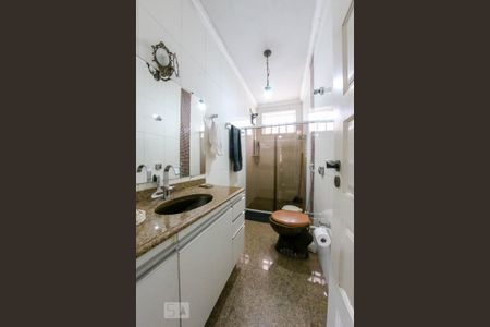 Casa à venda com 410m², 5 quartos e 4 vagas Casa à venda com 410m², 5 quartos e 4 vagasBanheiro Social