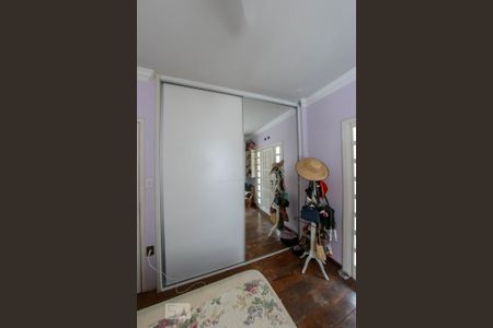 Casa à venda com 410m², 5 quartos e 4 vagas Casa à venda com 410m², 5 quartos e 4 vagasQuarto 3