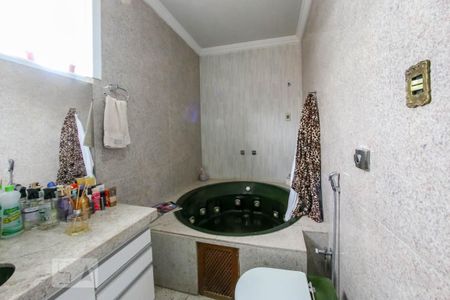 Casa à venda com 410m², 5 quartos e 4 vagas Casa à venda com 410m², 5 quartos e 4 vagasBanheiro da Suíte 1