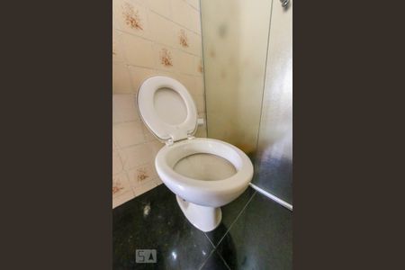 Casa à venda com 410m², 5 quartos e 4 vagas Casa à venda com 410m², 5 quartos e 4 vagasBanheiro Social 2