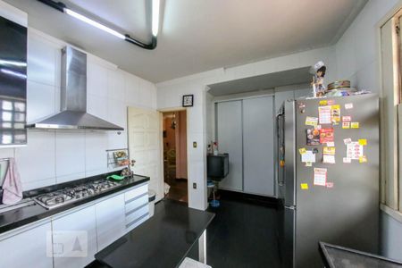 Casa à venda com 410m², 5 quartos e 4 vagas Casa à venda com 410m², 5 quartos e 4 vagasCozinha