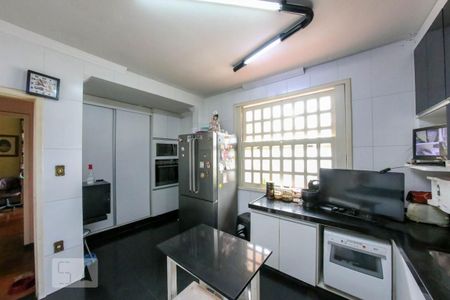 Casa à venda com 410m², 5 quartos e 4 vagas Casa à venda com 410m², 5 quartos e 4 vagasCozinha