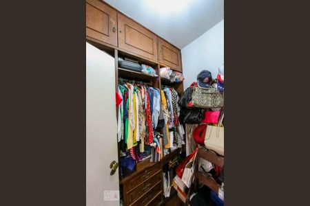 Casa à venda com 410m², 5 quartos e 4 vagas Casa à venda com 410m², 5 quartos e 4 vagasCloset da suíte 1