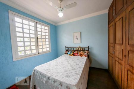 Casa à venda com 410m², 5 quartos e 4 vagas Casa à venda com 410m², 5 quartos e 4 vagasQuarto 2