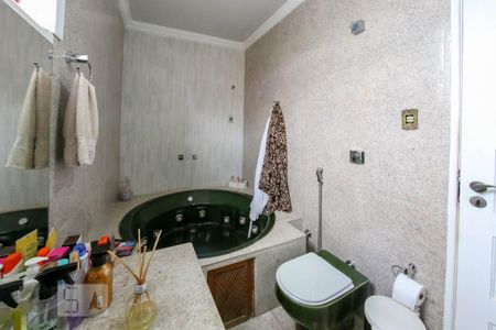 Casa à venda com 410m², 5 quartos e 4 vagas Casa à venda com 410m², 5 quartos e 4 vagasBanheiro da Suíte 1