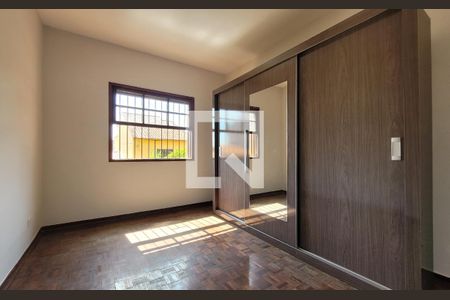 Casa à venda com 226m², 3 quartos e 4 vagasQuarto 2