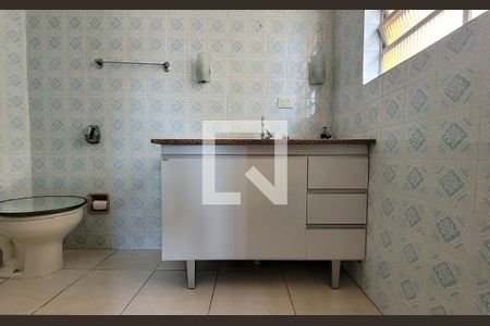 Casa à venda com 226m², 3 quartos e 4 vagasBanheiro da suíte