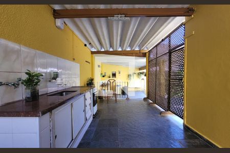 Casa à venda com 226m², 3 quartos e 4 vagasQuintal