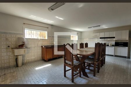 Casa à venda com 226m², 3 quartos e 4 vagasCozinha 2