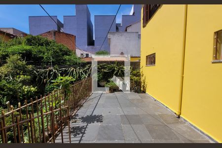 Casa à venda com 226m², 3 quartos e 4 vagasQuintal